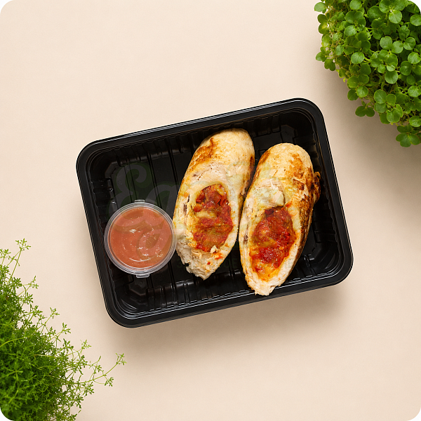 Рулеты из курицы с моцареллой пряным овощным соусом